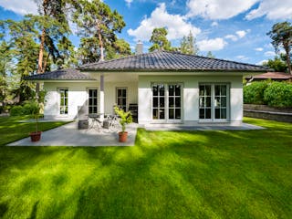 Massivhaus Winkelbungalow Ahlbeck von ROTH MASSIVHAUS Schlüsselfertig ab 332000€, Bungalow Außenansicht 1