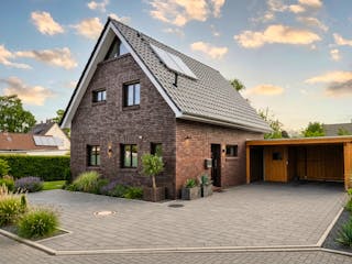 Massivhaus Satteldach 154 von AMR-Wohnbau Schlüsselfertig ab 325000€, Satteldach-Klassiker Außenansicht 2