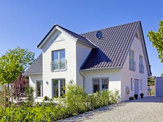 Massivhaus Haus Behringer von Leberer Massivhaus Schlüsselfertig ab 567000€, Satteldach-Klassiker Außenansicht 2