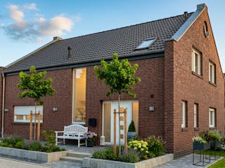 Massivhaus Hanseat 146 von AMR-Wohnbau Schlüsselfertig ab 323000€, Satteldach-Klassiker Außenansicht 2