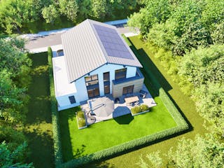 Massivhaus Entwurf SL157 von FAVORIT Massivhaus, Satteldach-Klassiker Außenansicht 10