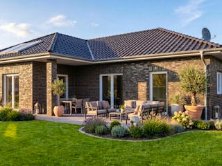 Massivhaus Bungalow 133 von AMR-Wohnbau Schlüsselfertig ab 336000€, Bungalow Außenansicht 1