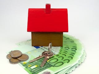 Spielhaus auf 100 Euroscheinen - Nebenkosten Kauf Grundstück Spielhaus auf 100 Euroscheinen - Nebenkosten Kauf Grundstück