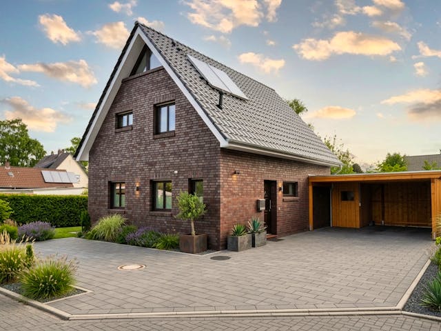 Massivhaus Satteldach 148 von AMR-Wohnbau Schlüsselfertig ab 321000€, Satteldach-Klassiker Außenansicht 1