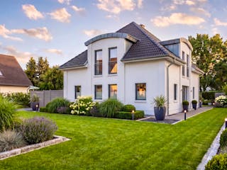 Massivhaus Stadtvilla 131 von AMR-Wohnbau Schlüsselfertig ab 335000€, Stadtvilla Außenansicht 2