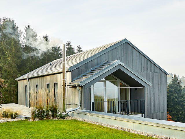 Fertighaus Haus am Wald - Kundenhaus von Bau-Fritz Schlüsselfertig ab 940000€, Satteldach-Klassiker Außenansicht 4