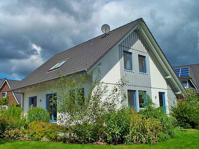 Fertighaus Julia (KfW-Effizienzhaus 40 EE) von Dammann-Haus Schlüsselfertig ab 371100€, Satteldach-Klassiker Außenansicht 1