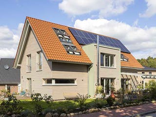 Fertighaus Julia 3 (KfW-Effizienzhaus 40 EE) von Dammann-Haus Schlüsselfertig ab 406500€, Satteldach-Klassiker Außenansicht 2