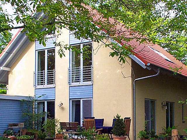 Fertighaus Myrna (KfW-Effizienzhaus 40 EE) von Dammann-Haus Schlüsselfertig ab 327800€, Satteldach-Klassiker Außenansicht 1 Fertighaus Myrna (KfW-Effizienzhaus 40 EE) von Dammann-Haus Schlüsselfertig ab 327800€, Satteldach-Klassiker Außenansicht 1