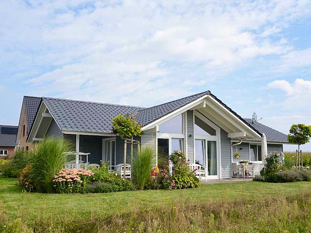 Fertighaus Natalie (KfW-Effizienzhaus 40 EE) von Dammann-Haus Schlüsselfertig ab 392000€, Bungalow Außenansicht 1 Fertighaus Natalie (KfW-Effizienzhaus 40 EE) von Dammann-Haus Schlüsselfertig ab 392000€, Bungalow Außenansicht 1