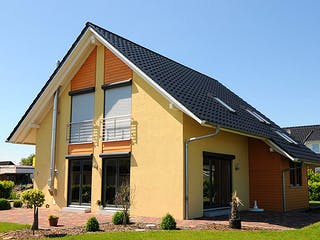 Fertighaus Steffy (KfW-Effizienzhaus 40 EE) von Dammann-Haus Schlüsselfertig ab 336800€, Satteldach-Klassiker Außenansicht 1