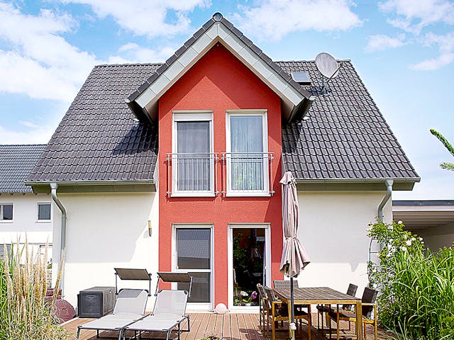 Massivhaus ICON 3 mit Quergiebel von Dennert Massivhaus Ausbauhaus ab 247288€, Satteldach-Klassiker Außenansicht 1