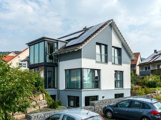 Blockhaus D176 Becker von Frammelsberger R. Ingenieur-Holzbau, Satteldach-Klassiker Außenansicht 1