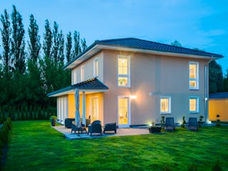 Massivhaus Villa Verona von ROTH MASSIVHAUS Schlüsselfertig ab 384000€, Stadtvilla Außenansicht 3