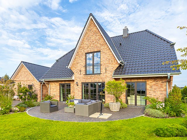 Massivhaus Friesenhaus 200 von ECO System HAUS Schlüsselfertig ab 425900€, Satteldach-Klassiker Außenansicht 1
