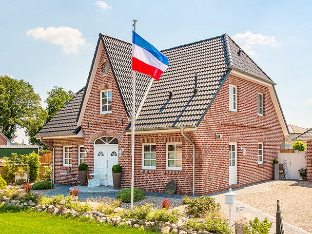 Massivhaus Friesenhaus 160 von ECO System HAUS Schlüsselfertig ab 335800€, Satteldach-Klassiker Außenansicht 1