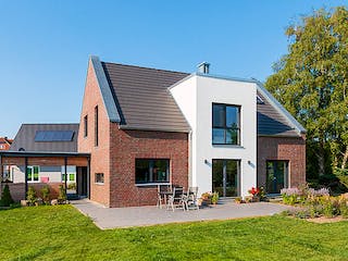 Massivhaus Giebelhaus 170 von ECO System HAUS Schlüsselfertig ab 366000€, Satteldach-Klassiker Außenansicht 1