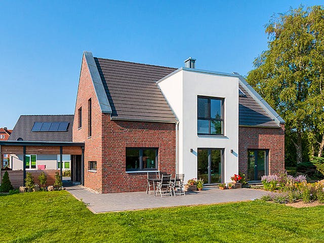 Massivhaus Giebelhaus 170 von ECO System HAUS Schlüsselfertig ab 366000€, Satteldach-Klassiker Außenansicht 1