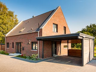 Massivhaus Giebelhaus 170 von ECO System HAUS Schlüsselfertig ab 366000€, Satteldach-Klassiker Außenansicht 2