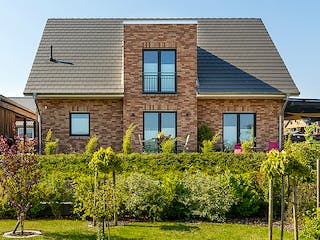 Massivhaus Giebelhaus 170 von ECO System HAUS Schlüsselfertig ab 366000€, Satteldach-Klassiker Außenansicht 3