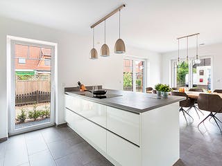 Massivhaus Scheunenhaus 130 von ECO System HAUS Schlüsselfertig ab 310900€, Satteldach-Klassiker Innenansicht 1