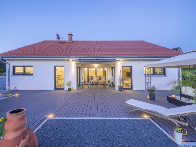 Fertighaus Bungalow 138 von FischerHaus Schlüsselfertig ab 417656€, Bungalow Außenansicht 1