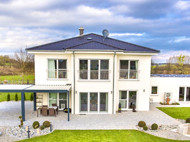 Fertighaus Stadtvilla 247 von FischerHaus Schlüsselfertig ab 602368€, Stadtvilla Außenansicht 1 Fertighaus Stadtvilla 247 von FischerHaus Schlüsselfertig ab 602368€, Stadtvilla Außenansicht 1