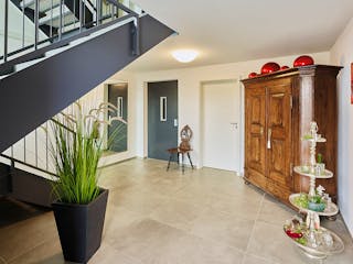 Fertighaus Dreifamilienhaus Chmel von Fertighaus WEISS - Mehrfamilienhäuser, Pultdachhaus Innenansicht 5