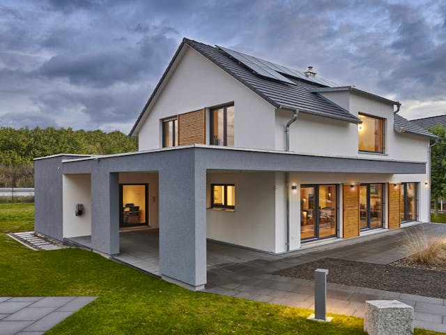 Fertighaus MH Günzburg von Fertighaus WEISS Schlüsselfertig ab 514516€, Satteldach-Klassiker Außenansicht 1