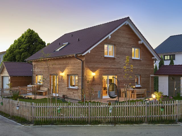 Fertighaus Haus Schmahlfeldt von Fertighaus WEISS Schlüsselfertig ab 450683€, Satteldach-Klassiker Außenansicht 1 Fertighaus Haus Schmahlfeldt von Fertighaus WEISS Schlüsselfertig ab 450683€, Satteldach-Klassiker Außenansicht 1