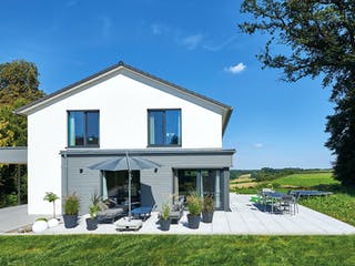 Fertighaus Haus Faber von Fertighaus WEISS Schlüsselfertig ab 527666€, Satteldach-Klassiker Außenansicht 2