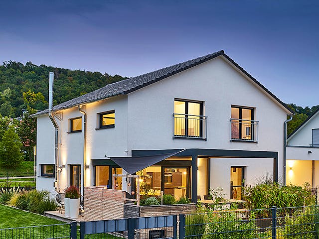 Fertighaus Haus Groß von Fertighaus WEISS Schlüsselfertig ab 467652€, Satteldach-Klassiker Außenansicht 1