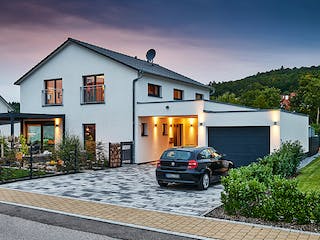 Fertighaus Haus Groß von Fertighaus WEISS Schlüsselfertig ab 467652€, Satteldach-Klassiker Außenansicht 2