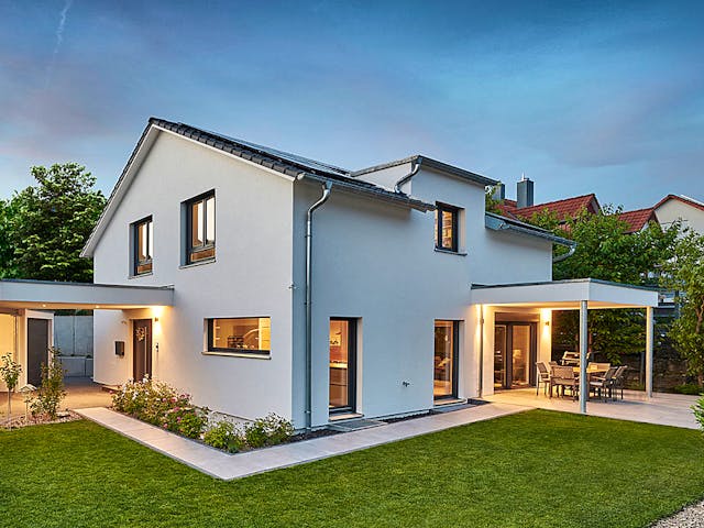 Fertighaus Haus Lenzen von Fertighaus WEISS Schlüsselfertig ab 436223€, Satteldach-Klassiker Außenansicht 1 Fertighaus Haus Lenzen von Fertighaus WEISS Schlüsselfertig ab 436223€, Satteldach-Klassiker Außenansicht 1