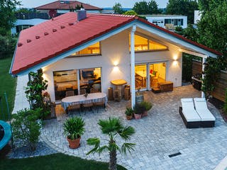 Fertighaus Haus Seiler von WEISS Holzhaus Schlüsselfertig ab 428875€, Bungalow Außenansicht 3