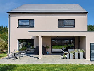 Fertighaus Haus Seyfried von WEISS Holzhaus Schlüsselfertig ab 445266€, Satteldach-Klassiker Außenansicht 2