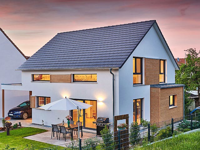 Fertighaus Haus Veith von Fertighaus WEISS Schlüsselfertig ab 380136€, Satteldach-Klassiker Außenansicht 1