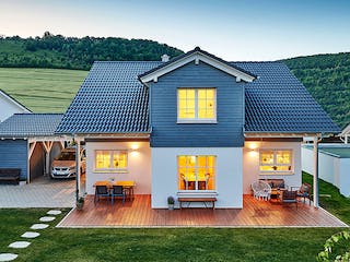 Fertighaus Haus Zaiser von WEISS Holzhaus Schlüsselfertig ab 410386€, Satteldach-Klassiker Außenansicht 1