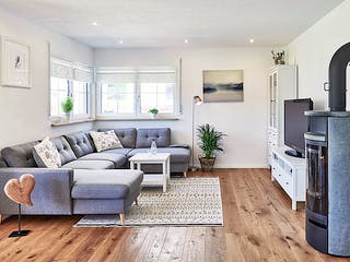 Fertighaus Haus Zaiser von WEISS Holzhaus Schlüsselfertig ab 410386€, Satteldach-Klassiker Innenansicht 1