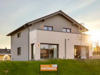 Fertighaus MH Würzburg - ARTIS 350 von FingerHaus Schlüsselfertig ab 498423€, Satteldach-Klassiker Außenansicht 2
