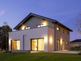 Fertighaus MH Würzburg - ARTIS 350 von FingerHaus Schlüsselfertig ab 481777€, Satteldach-Klassiker Außenansicht 5