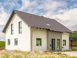 Fertighaus Kelari von Fingerhut Haus Schlüsselfertig ab 467929€, Satteldach-Klassiker Außenansicht 2