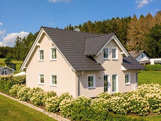Fertighaus Lando von Fingerhut Haus Schlüsselfertig ab 436768€, Satteldach-Klassiker Außenansicht 1
