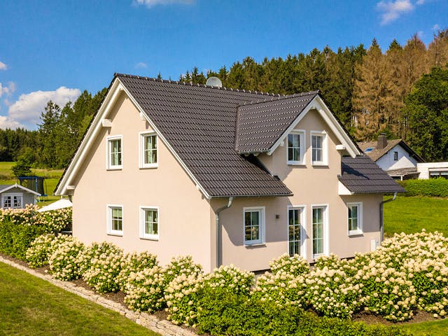 Fertighaus Lando von Fingerhut Haus Schlüsselfertig ab 436768€, Satteldach-Klassiker Außenansicht 1 Fertighaus Lando von Fingerhut Haus Schlüsselfertig ab 436768€, Satteldach-Klassiker Außenansicht 1