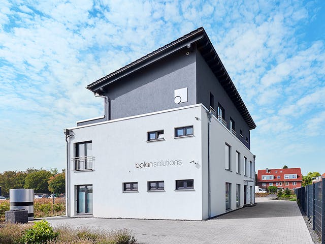 Fertighaus Zweifamilienhaus Tasko von FINGERHUT-HAUS Zwei- & Mehrfamilienhäuser Schlüsselfertig ab 970861€, Außenansicht 2