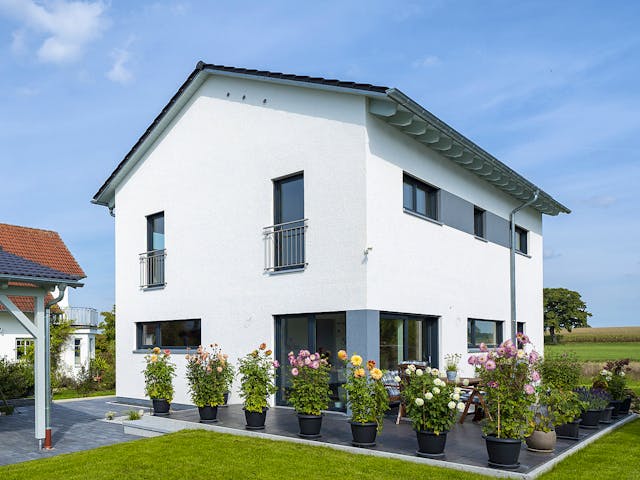 Fertighaus Modern 152 von FischerHaus Schlüsselfertig ab 637770€, Satteldach-Klassiker Außenansicht 1 Fertighaus Modern 152 von FischerHaus Schlüsselfertig ab 637770€, Satteldach-Klassiker Außenansicht 1
