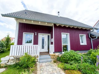 Fertighaus F108 - Gosmann von Fluck Holzbau Schlüsselfertig ab 380000€, Satteldach-Klassiker Außenansicht 3
