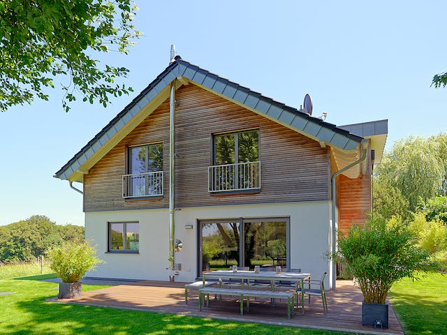 Fertighaus F160 - Faber von Fluck Holzbau Schlüsselfertig ab 480000€, Satteldach-Klassiker Außenansicht 1