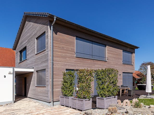 Fertighaus F172 - Gruber von Fluck Holzbau Schlüsselfertig ab 420000€, Satteldach-Klassiker Außenansicht 3