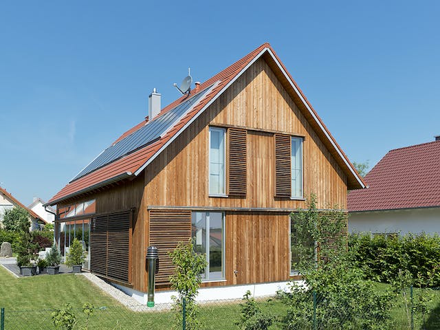 Fertighaus F174 - Kutter von Fluck Holzbau Schlüsselfertig ab 455000€, Satteldach-Klassiker Außenansicht 2